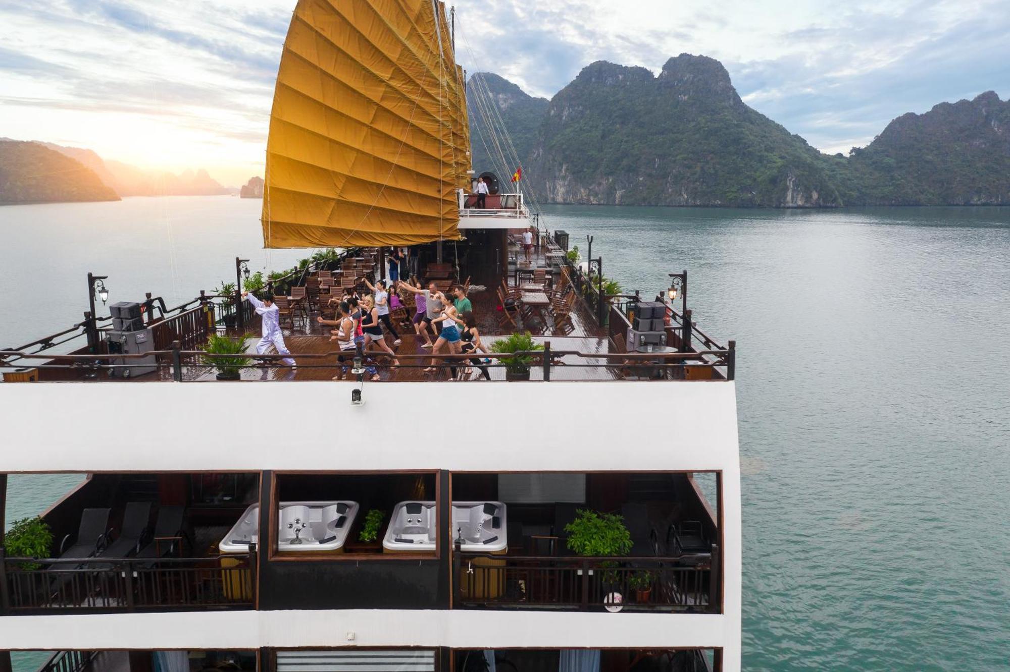 La Regina Legend Cruise Hotel Ha Long Bagian luar foto