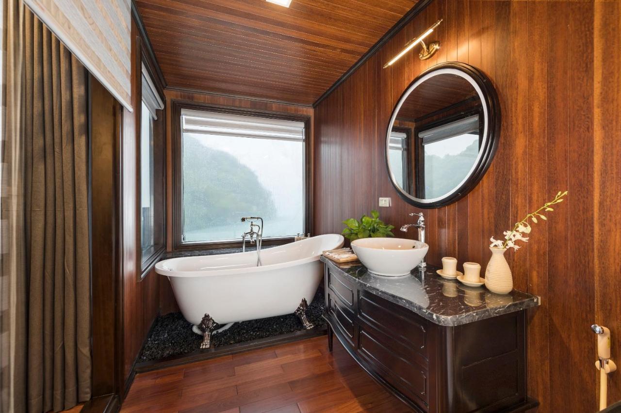 La Regina Legend Cruise Hotel Ha Long Bagian luar foto